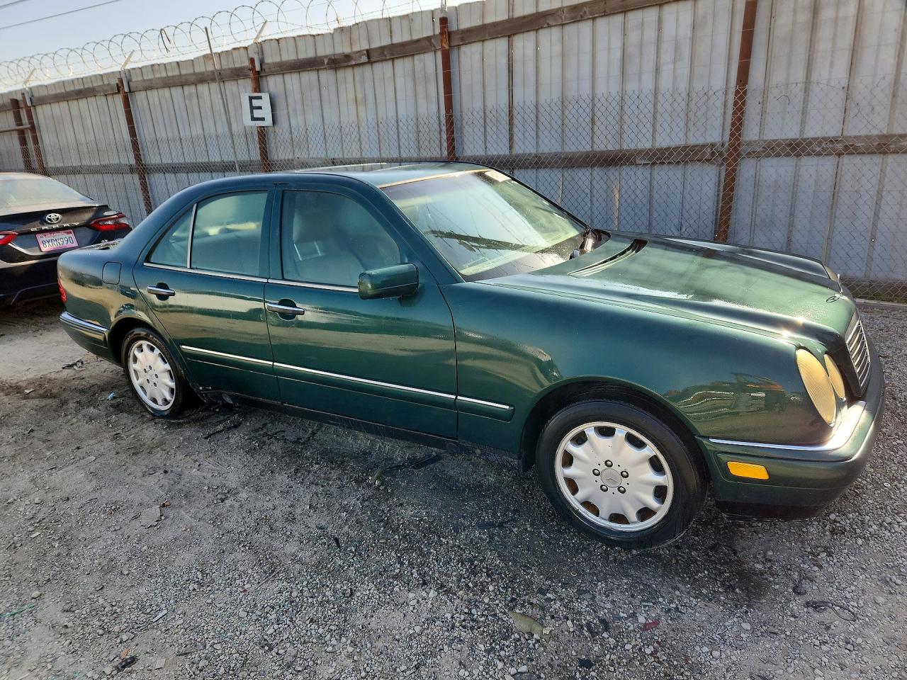 1996 MERCEDES-BENZ E 320